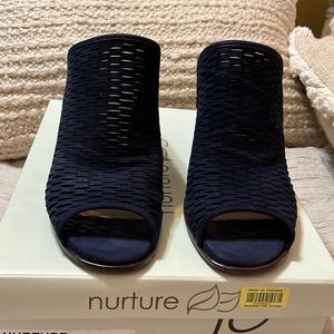 gently worn see pic there are some small scratches on the back of the heels